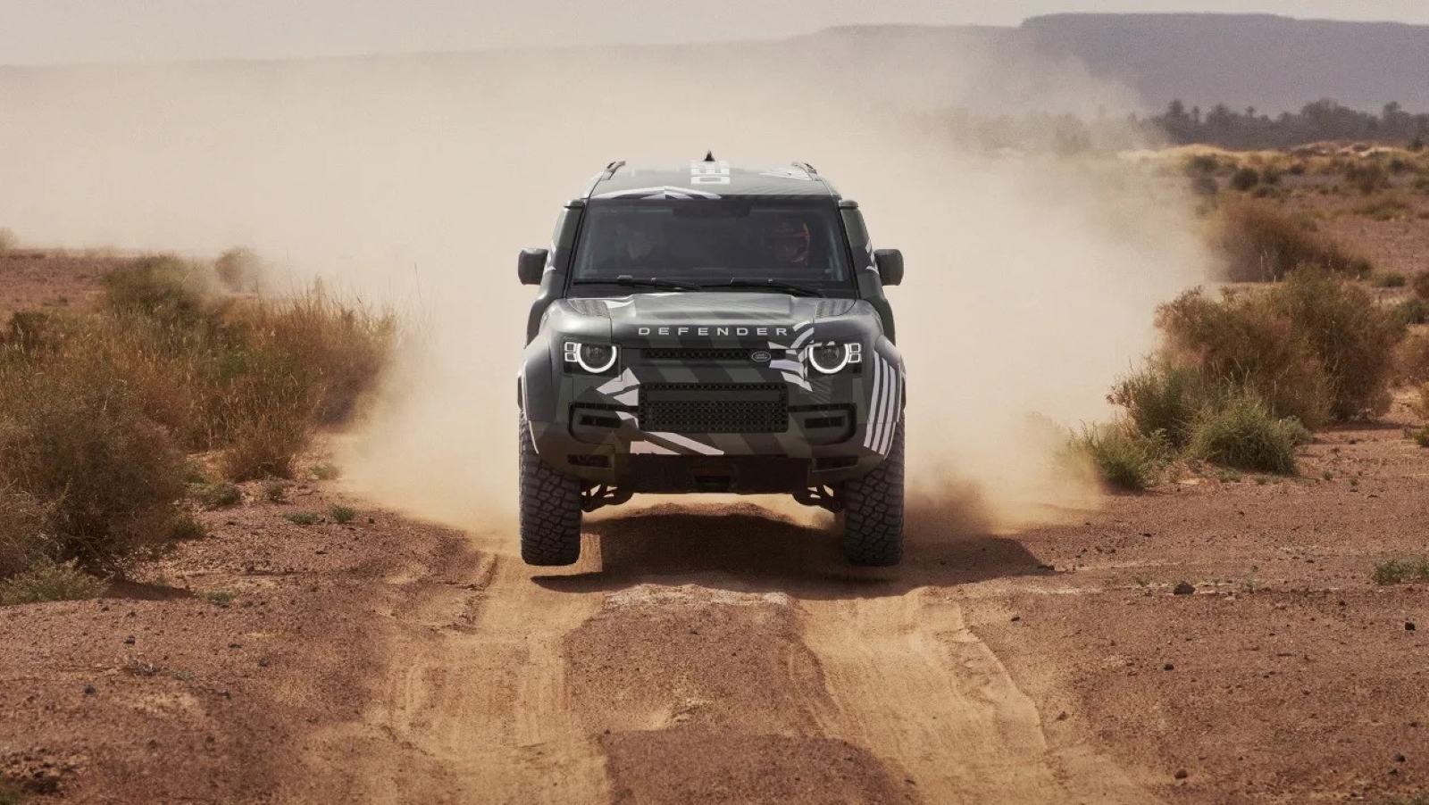 Επιστροφή στο Dakar με Land Rover Defender για την «αλεπού της ερήμου»
