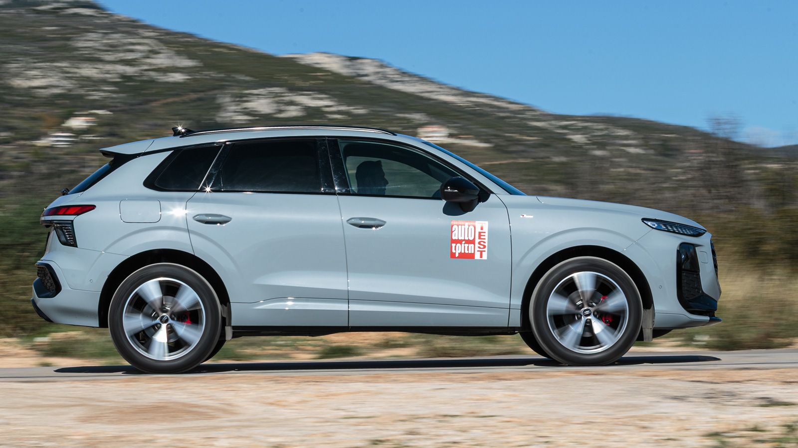 Όταν αρχίζεις να πλησιάζεις το όριο, εμφανίζεται μια ήπια υποστροφή και σε περίπτωση που δεν λάβεις το μήνυμα από την πληροφόρηση του τιμονιού, το ESP