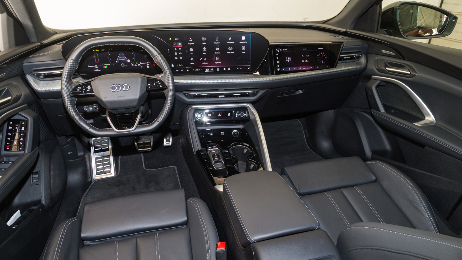 Η καμπίνα του νέου Audi Q5 αποθεώνει την έννοια του premium.