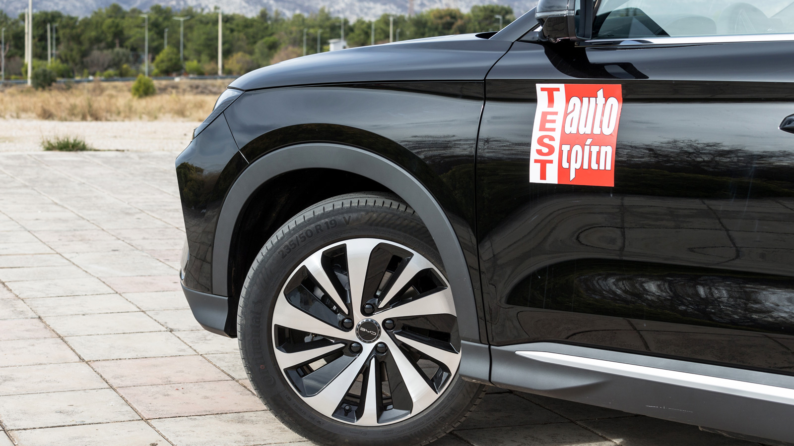 Δοκιμή: BYD Seal plug-in AWD με 324 PS | Καίει και βενζίνη