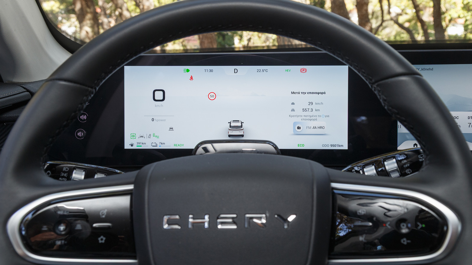 Ο διάκοσμος έχει έντονο το digital χαρακτήρα χάρη στο ενιαίο πάνελ των 2Χ12,3ΆΆ οθονών.