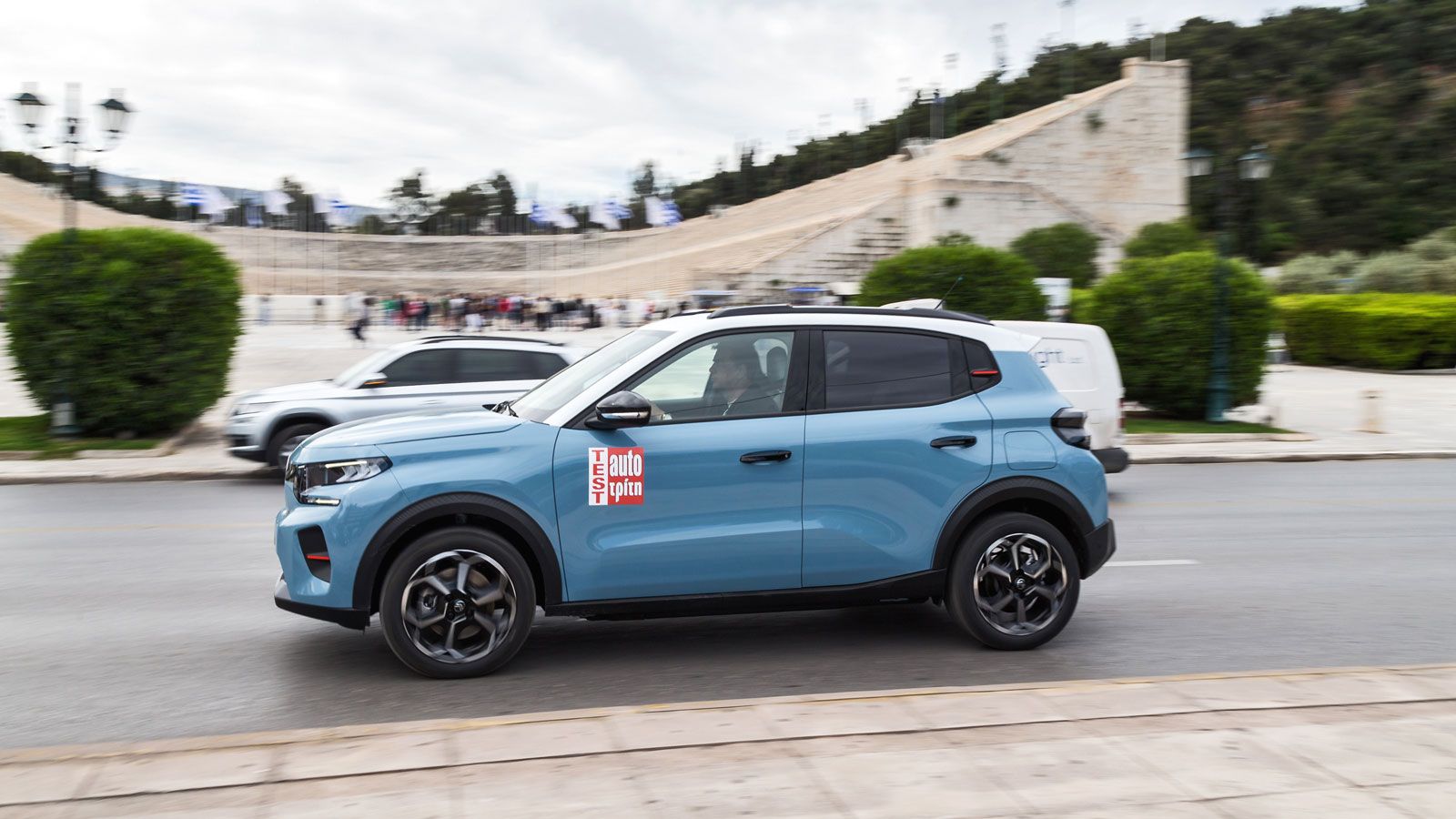 Ο κινητήρας του Citroen e-C3 έχει ιπποδύναμη 113 άλογα και ροπή 120 Nm, η οποία αποτυπώνεται στις ρεπρίζ με γραμμικότητα.