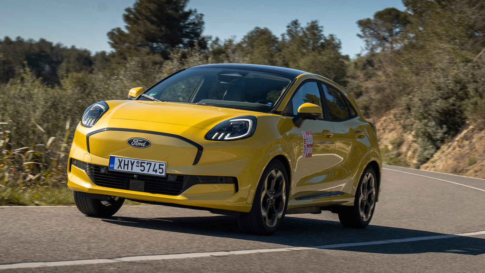 Το τιμόνι του Puma Gen-E έχει εμφανώς Ford καταβολές με σωστό βάρος (ειδικά στη Sport λειτουργία) και ικανότητα να μεταφέρει σχεδόν όλη την πληροφόρησ