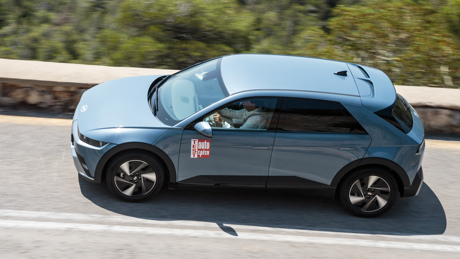 Από τις μετρήσεις μας προέκυψε μειωμένη κατανάλωση ενέργειας σε όλες τις συνθήκες και σε συνδυασμό με τη νέα μπαταρία των 84 kWh η πραγματική μέση αυτ