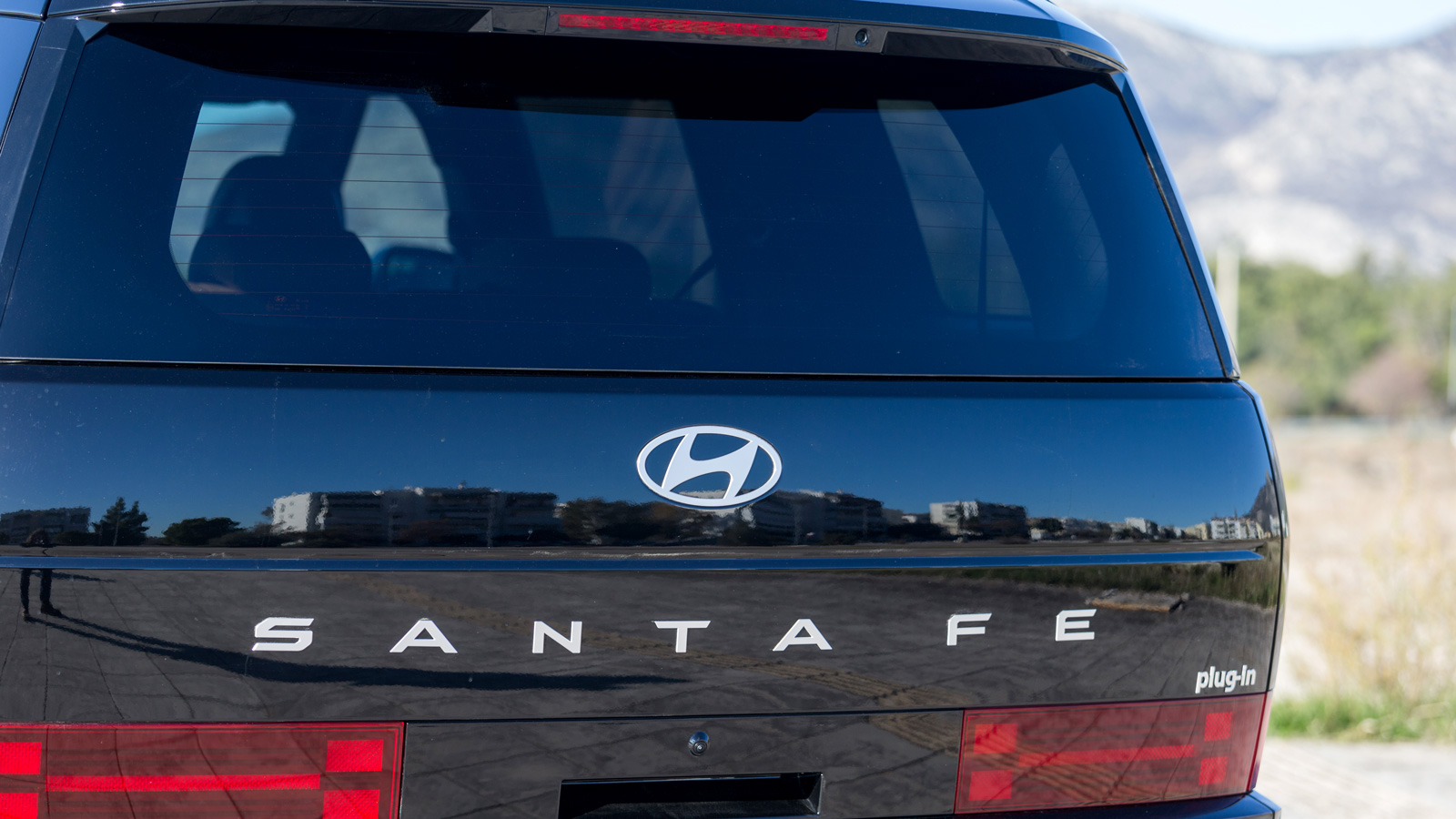  Αν μη το άλλο δεν μοιάζει με κανένα άλλο μεγάλο SUV.