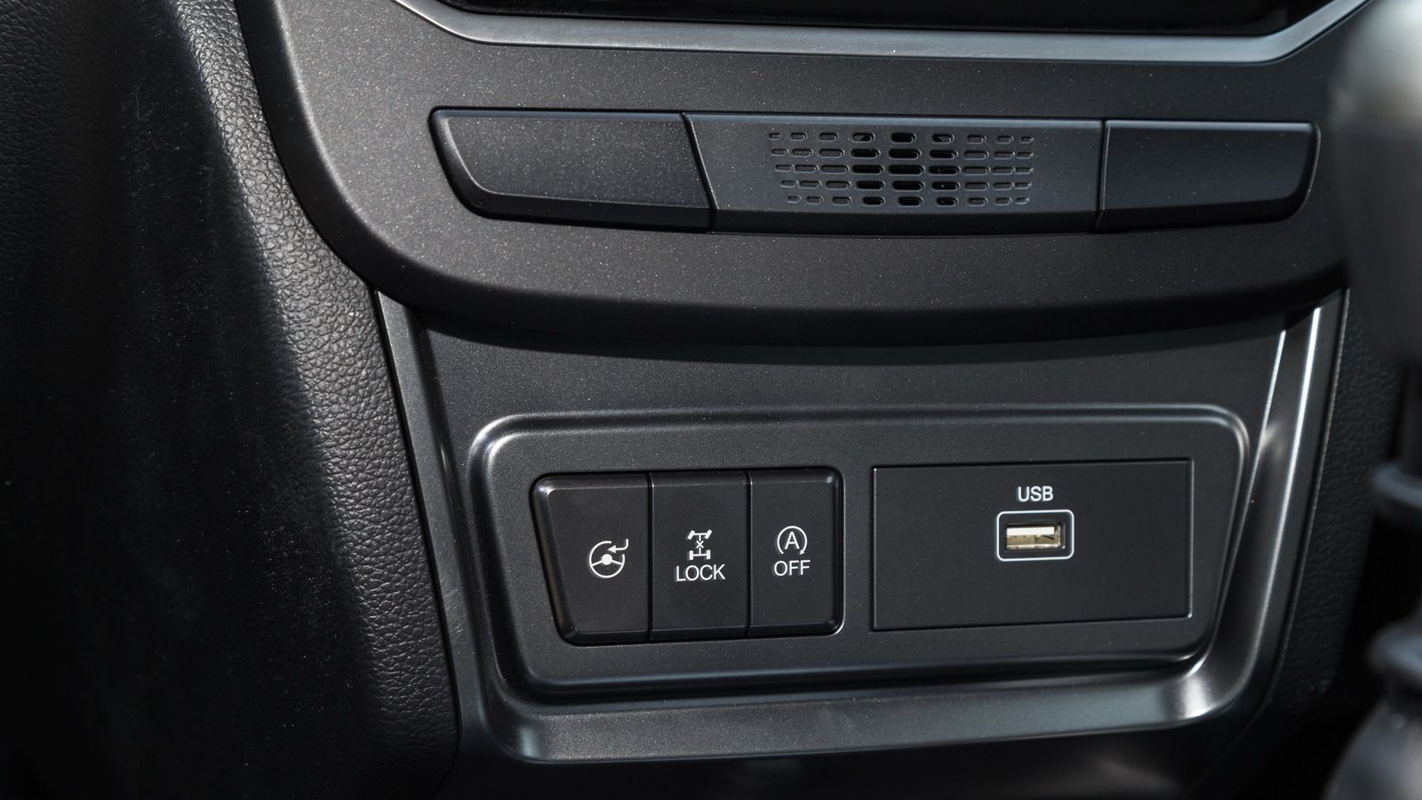 Το κουμπί «κλειδώματος» της 4κίνησης του KGM Tivoli.