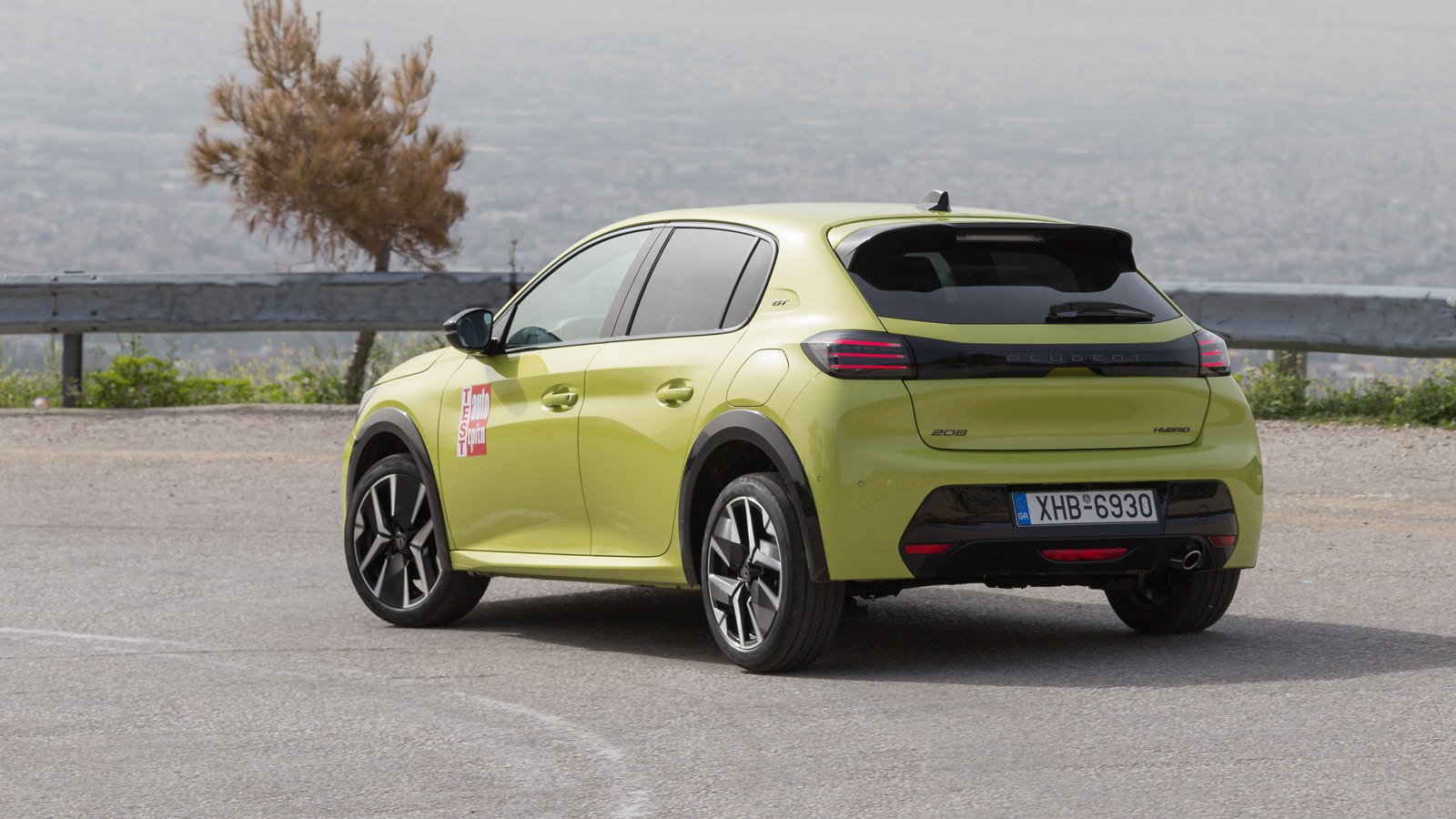 Το εξαιρετικό πλαίσιο συνδυάζεται με μια καλοκουρδισμένη ανάρτηση, που είναι όσο σφιχτή πρέπει για να στρίβεις γρήγορα (ειδικά στην έκδοση GT της δοκι