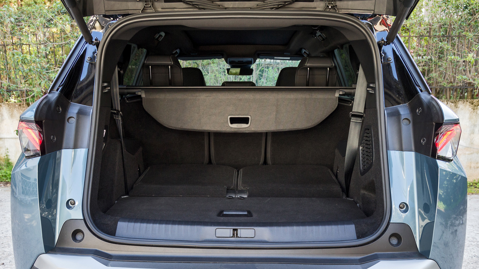 Δοκιμή: Νέο Peugeot 5008 Hybrid | 7-θέσια, στυλάτη SUVάρα