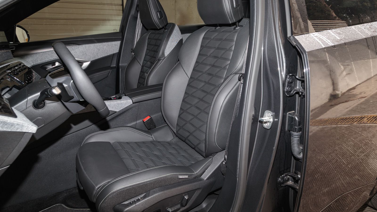 Δοκιμή Peugeot e-3008 Dual Motor - Mε τετρακίνηση και «δυνατές» επιδόσεις