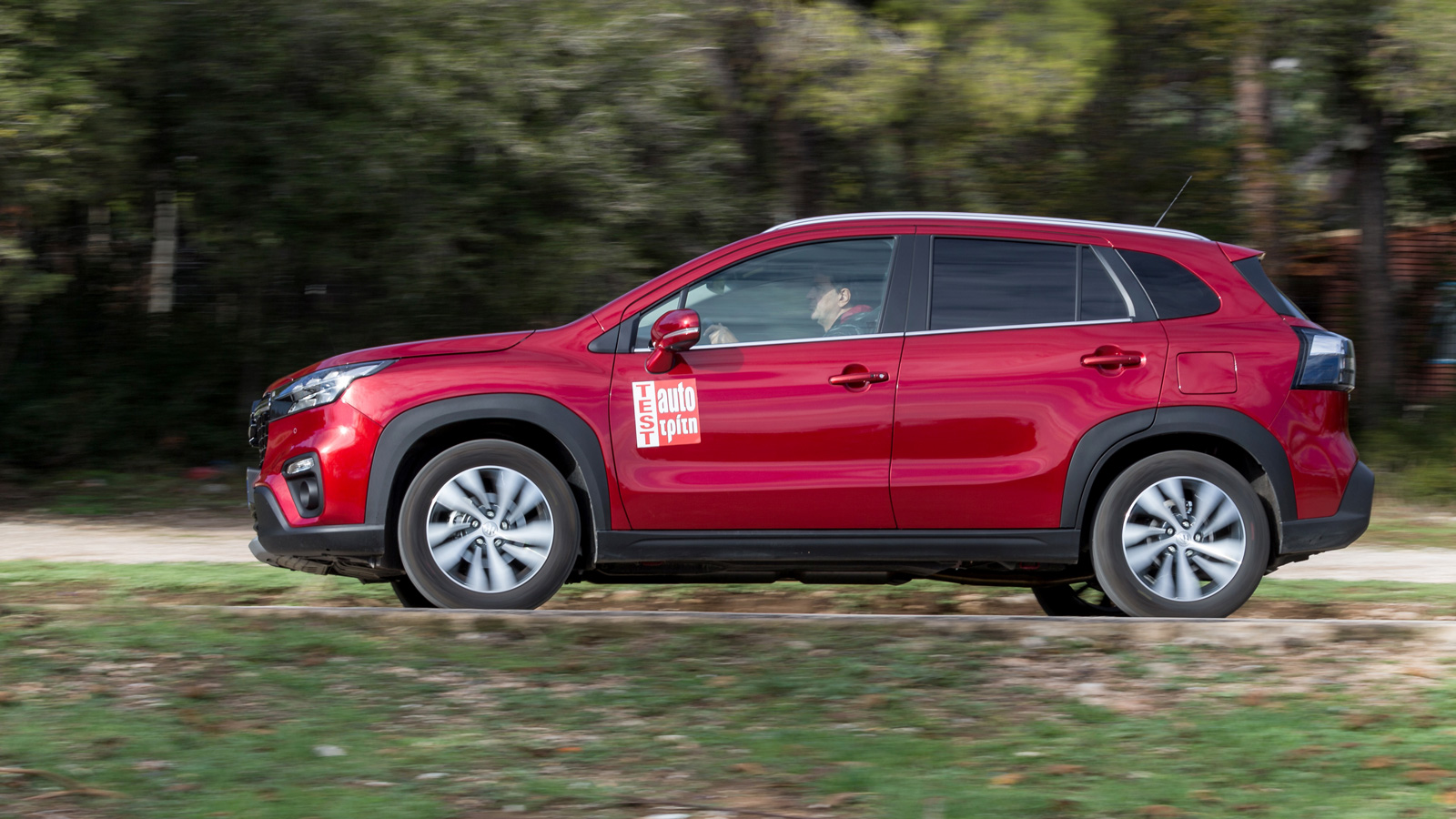 Αν δεν περιμένεις λοιπόν κάτι σπέσιαλ σε οδηγική αίσθηση και σε σπορ συμπεριφορά, δε θα σε απογοητεύσει το S-Cross, πέρα ίσως από την απόδοση των φρέν