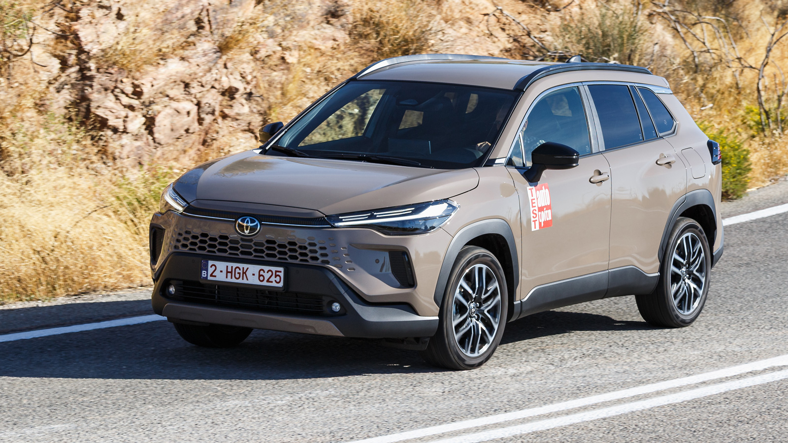 Το τιμόνι είναι ακριβές και άμεσο εμπνέοντας τον οδηγό να εκμεταλλευτεί τα υψηλά περιθώρια πρόσφυσης και το δυναμικό κράτημα. Ακόμα και όταν ξεπεραστε