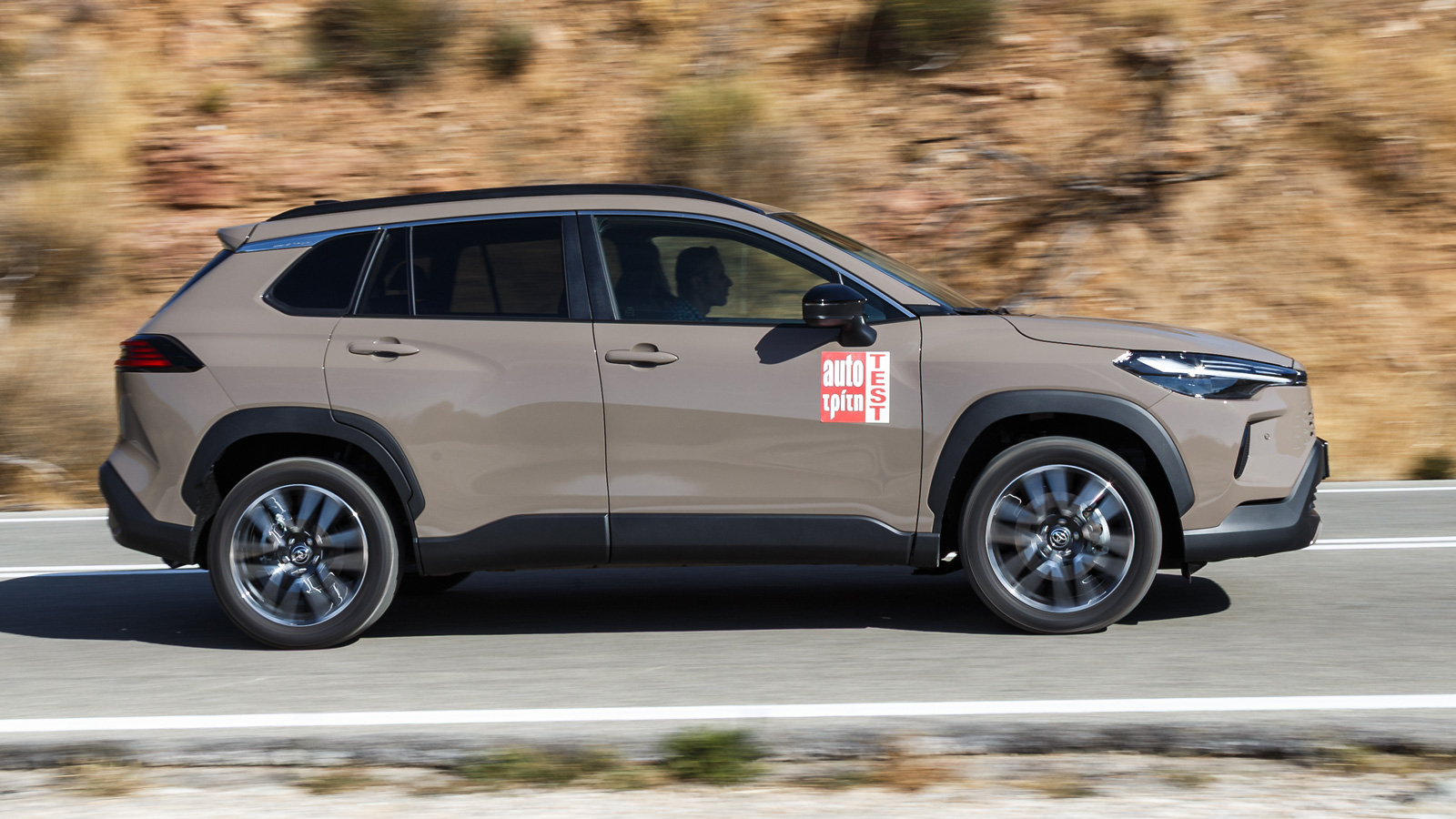 Oι στοχευμένες επεμβάσεις έπιασαν τόπο και η ανανεωμένη Toyota Corolla Cross είναι πιο ήσυχη από ποτέ, ανεβάζοντας την ποιότητα κύλισης που προσφέρει.