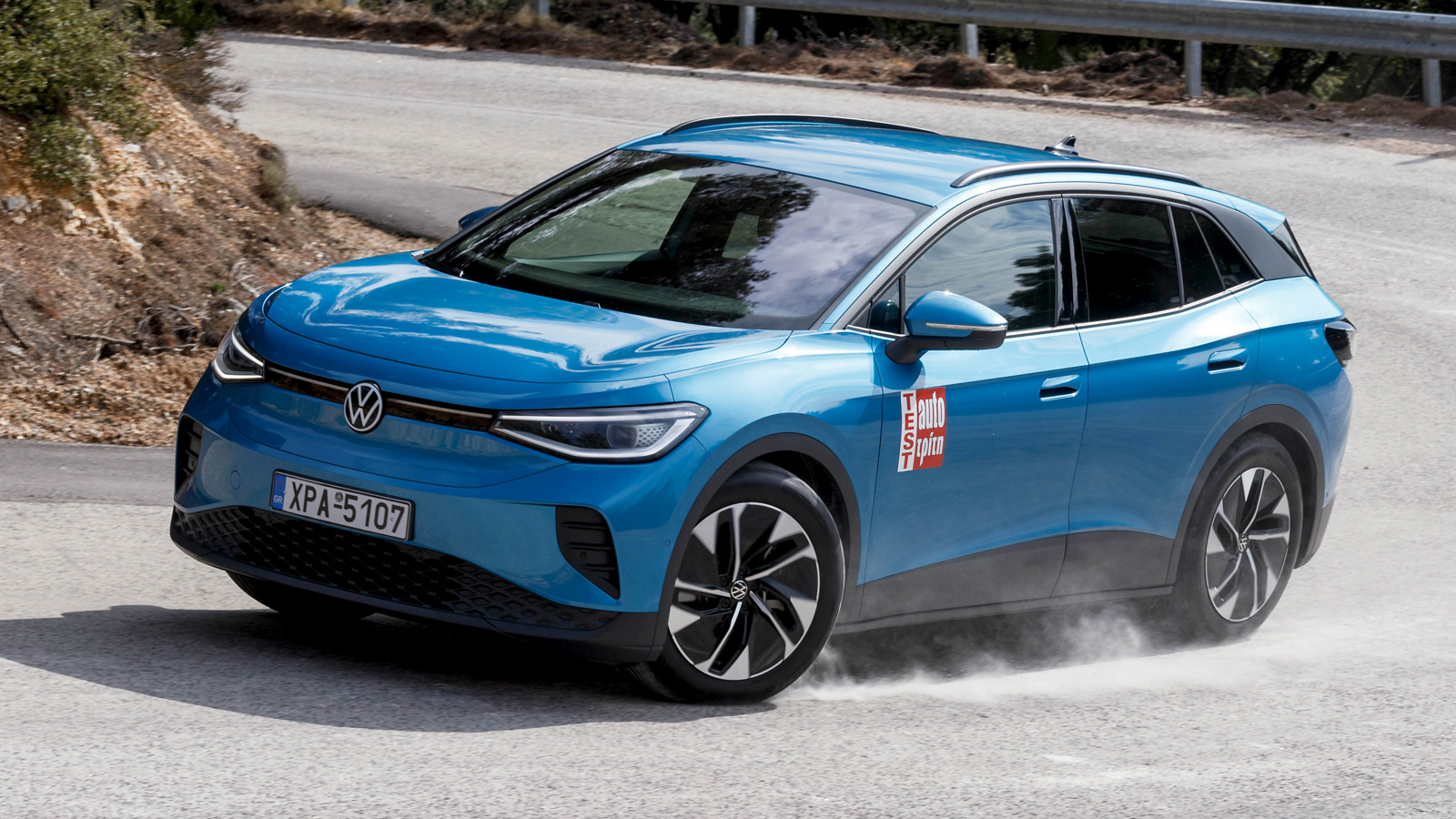 Τα αναβαθμισμένα ηλεκτρονικά ελεγχόμενα αμορτισέρ εξασφαλίζουν μια ακόμη πιο «ψαγμένη» ισορροπία ανάμεσα στην άνεση/ποιοτική κύλιση και στο σωστό έλεγ