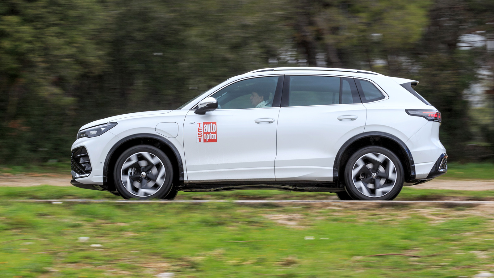 Το plug-in υβριδικό σύστημα του VW Tiguan eHybrid χαρακτηρίζεται από τη  μεγάλη μπαταρία (19,4 kWh), που στην περίπτωση της έκδοσης δοκιμής με τα 204 