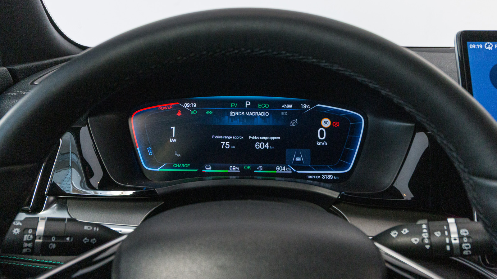 Δοκιμή BYD Seal U Plug-in | Κάνει 110+ χλμ. ηλεκτρικά, καίει και (λίγη) βενζίνη 