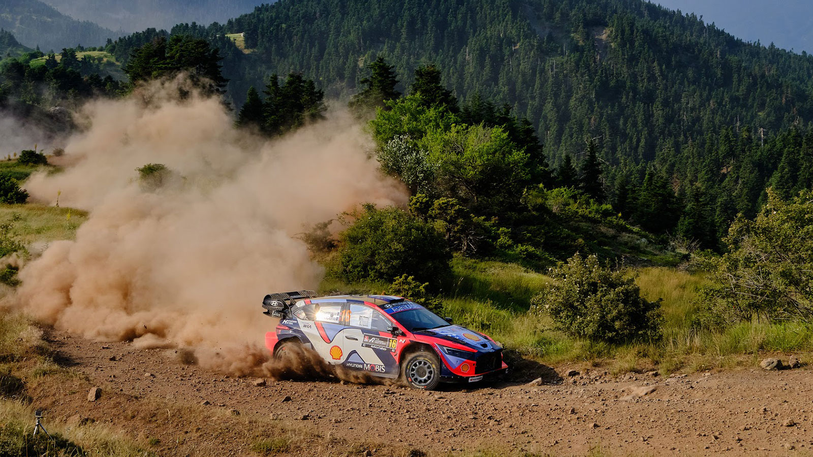 ΕΚΟ Ράλλυ Ακρόπολις 2025: Πρωτοπόρος ο Tanak μετά από 10 ειδικές