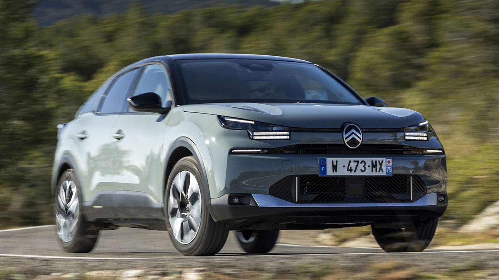 Κομψή και αποδοτική είναι η ηλεκτρική έκδοση του Citroen e-C4.
