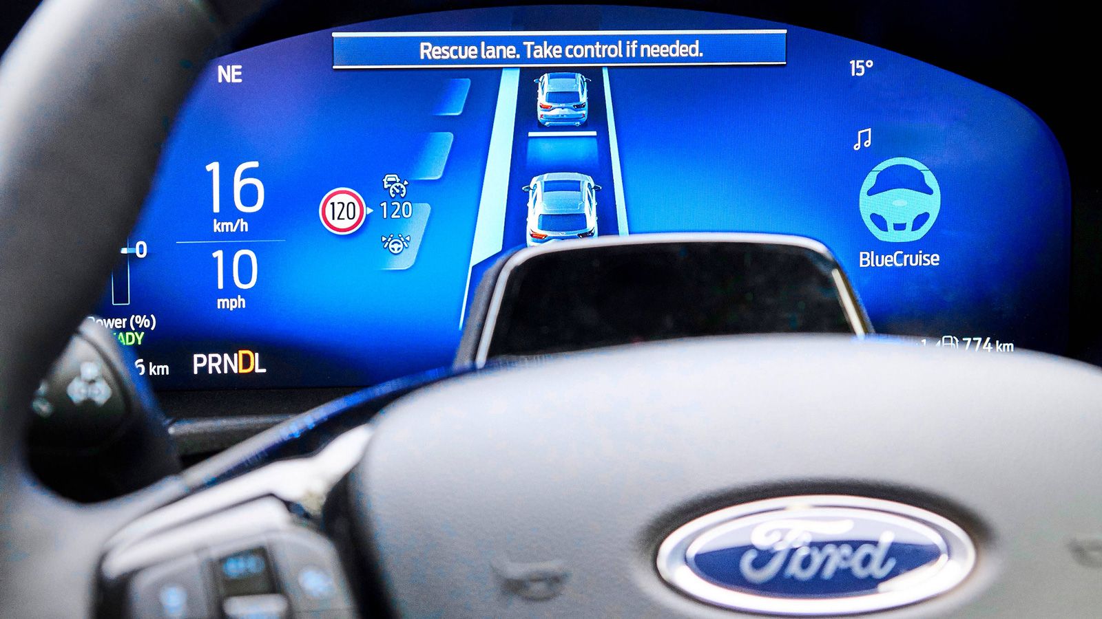 Οδηγοί έκαναν νόμιμα 888.000.000 χλμ. χωρίς να κρατούν το τιμόνι -Πώς;