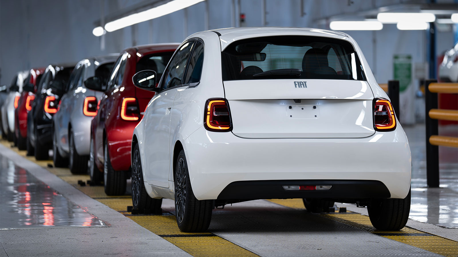 Νέο Fiat 500 Hybrid: Ντιζάιν από το ηλεκτρικό 500e & χειροκίνητο 6άρι κιβώτιο