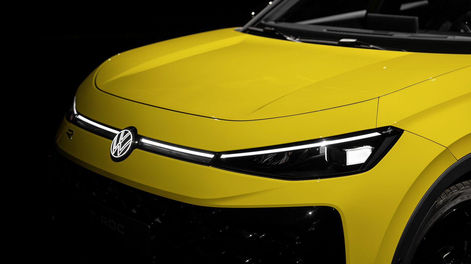 Μπροστά φώτα, μάσκα και Logo του VW T-Roc