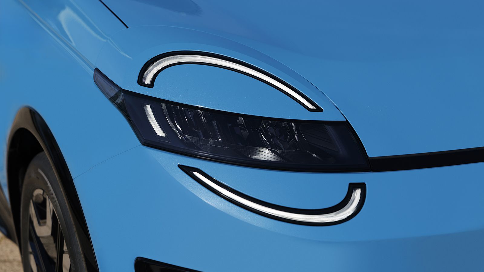 Το μοτίβο των στρόγγυλων φαναριών εμπρός και πίσω αποτελεί χαρακτηριστικό της σχεδίασης του νέου Micra.