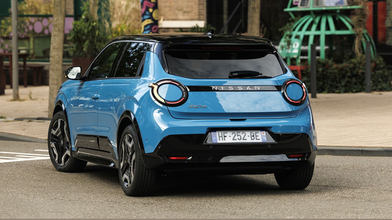 Το νέο Nissan Micra έχει σχεδίαση που αρέσει, γιατί συνδυάζει στοιχεία από το παρελθόν με μοντέρνα και σύγχρονα. 