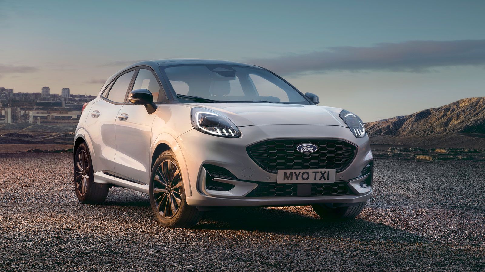 Φωτογραφία εμπρός του ήπια υβριδικού Ford Puma Sound Edition.