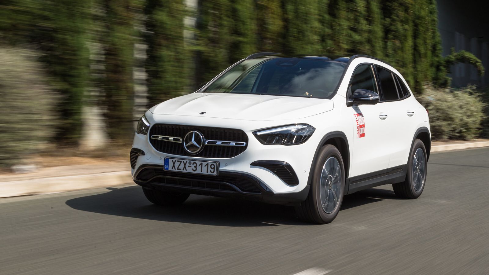 Η plug-in hybrid Mercedes GLA 250e στο δρόμο.