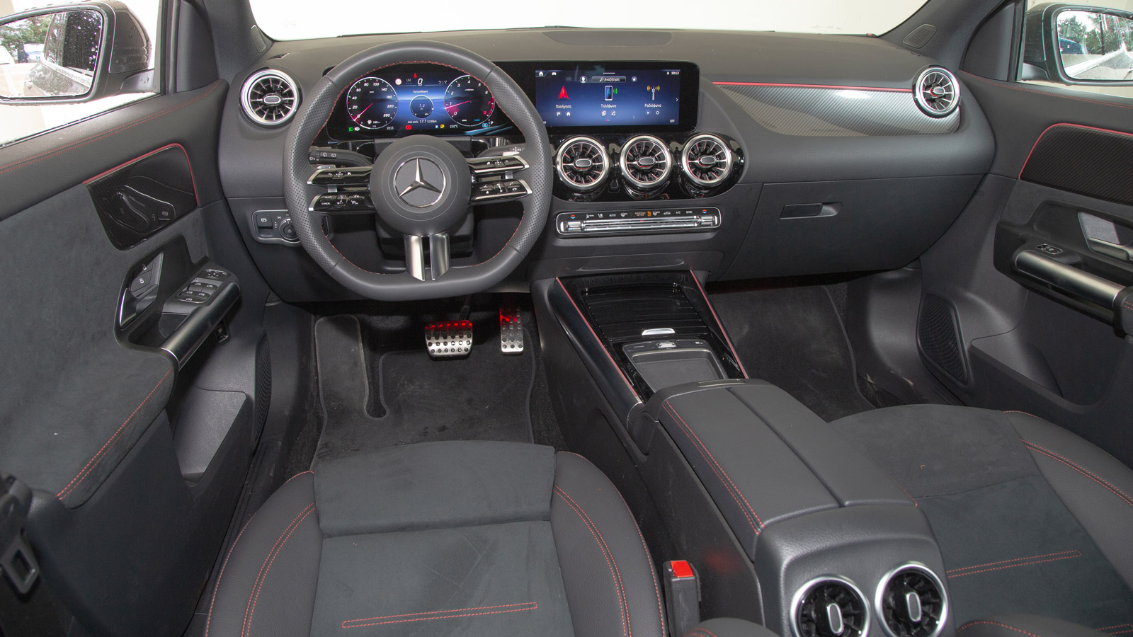 Το εσωτερικό της Mercedes GLA.
