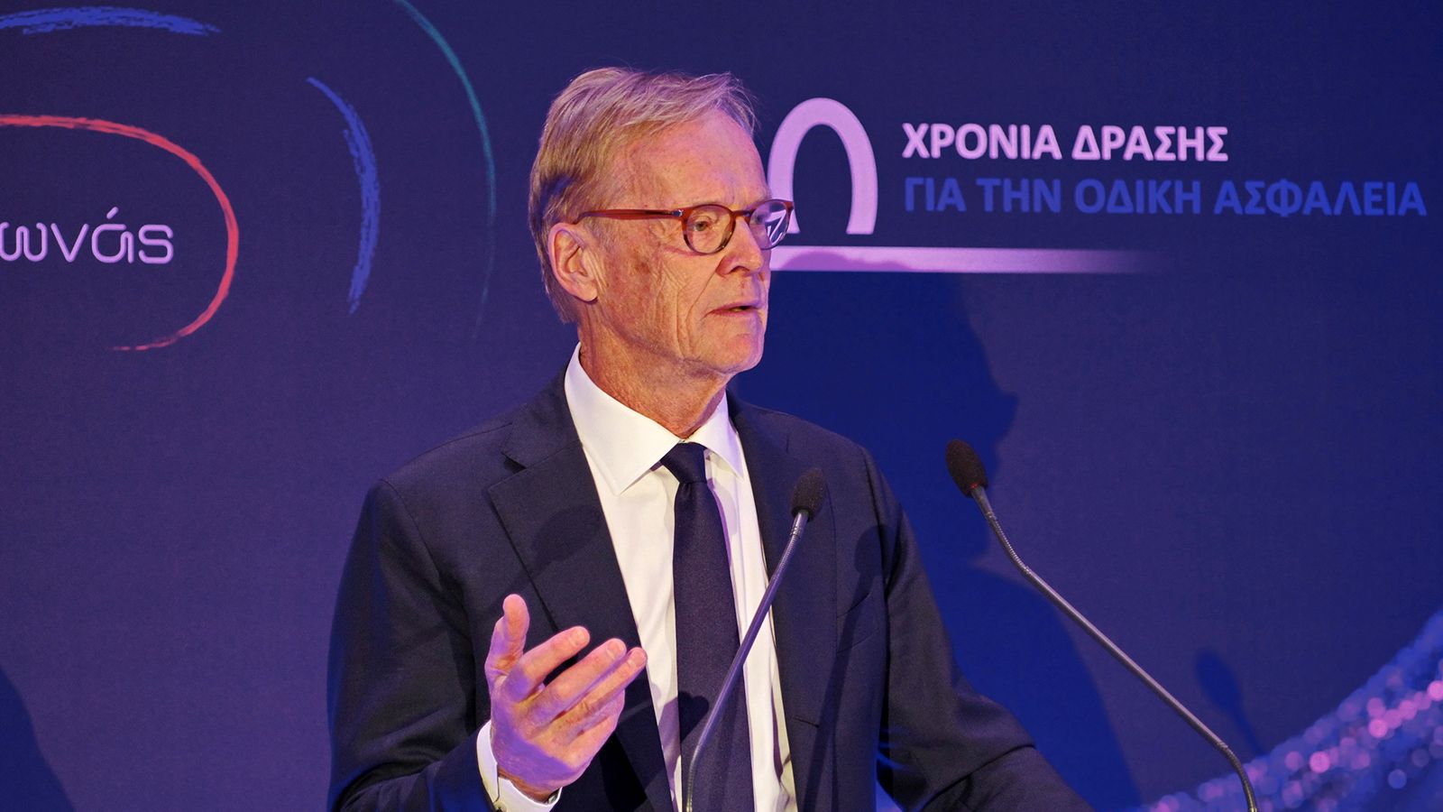 «Λυπάμαι που το λέω, αλλά στην Ελλάδα η οδική ασφάλεια χρειάζεται βελτίωση».