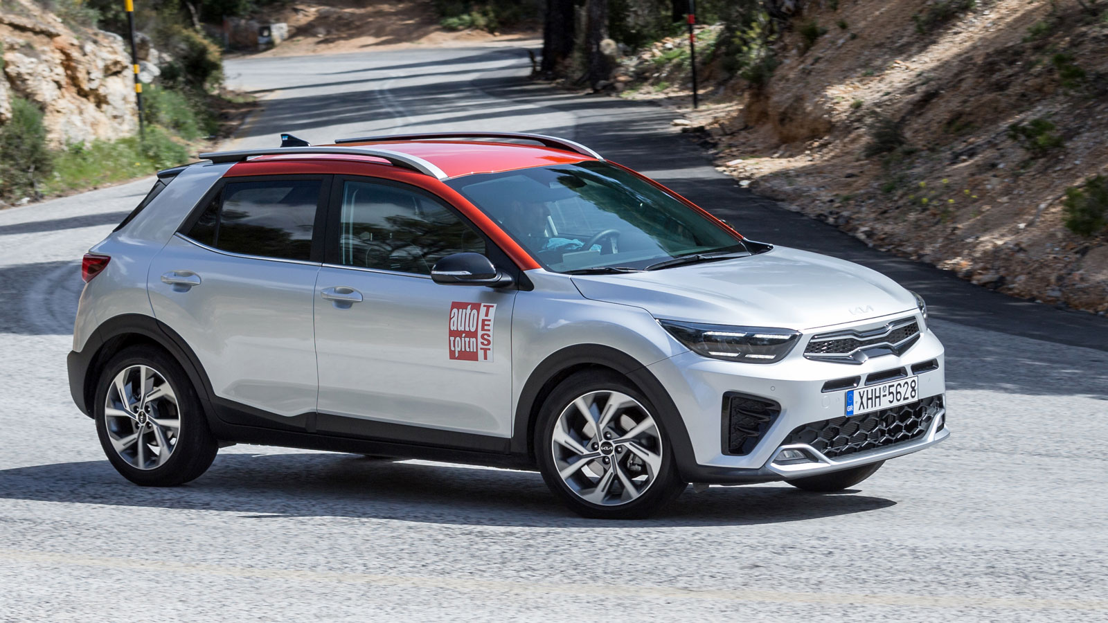 Το Kia Stonic προβάλλει ένα όμορφο με νεανικό αέρα αισθητικό χαρακτήρα και μπορεί να αναδείξει ακόμα περισσότερο τα trendy στοιχεία του μέσω των επιλο