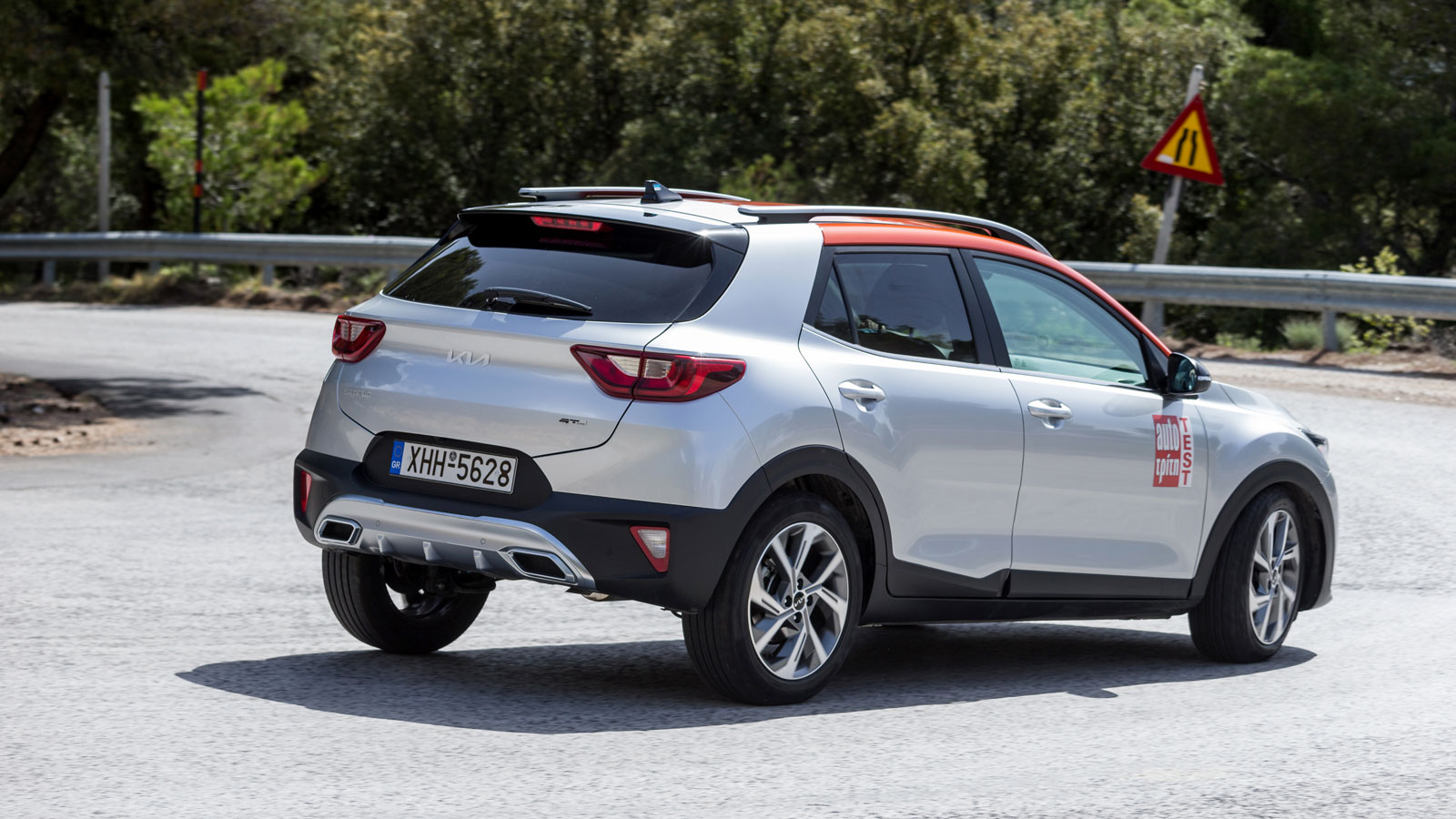 Το Kia Stonic έχει μια σπορτίφ διάθεση και αυτή έρχεται τόσο από τη ρύθμιση της ανάρτησης όσο και την παρεχόμενη αίσθηση. Αυτή η διάθεση υποστηρίζεται