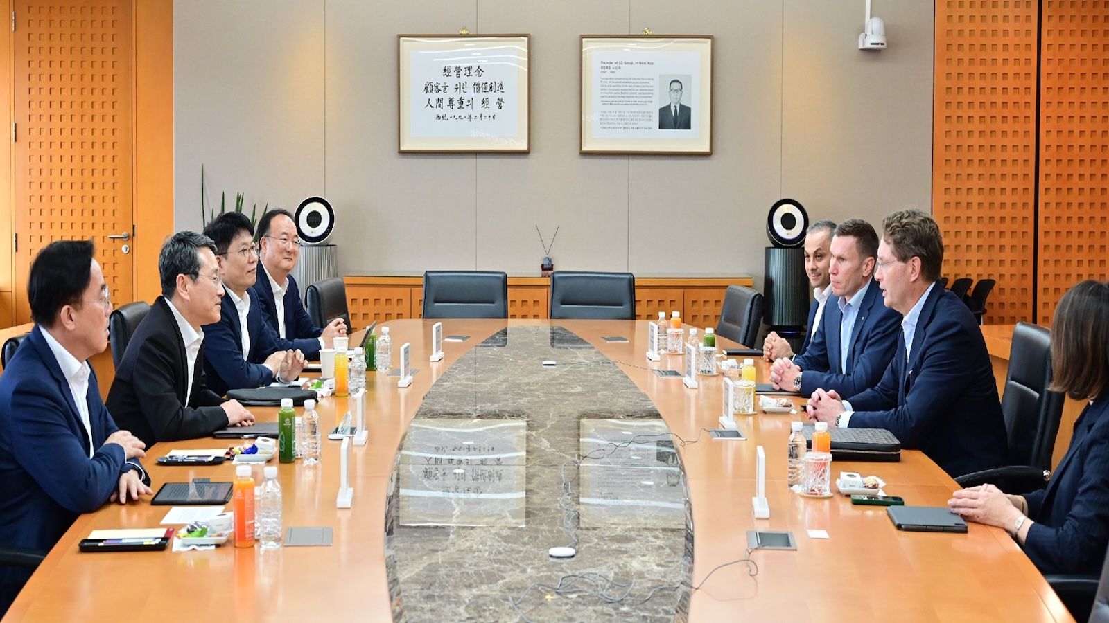 H LG Electronics συνεργάζεται με τη Mercedes-Benz σε συστήματα infotainment και ADAS.