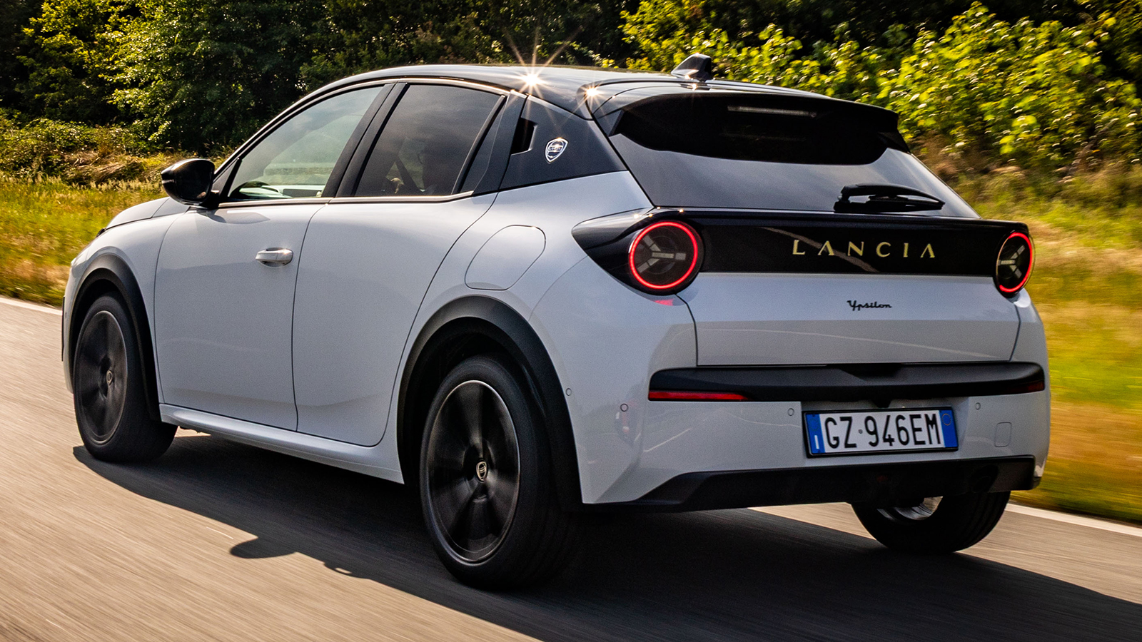 Δημόσιο ντεμπούτο για τις Lancia Ypsilon HF και HF Line