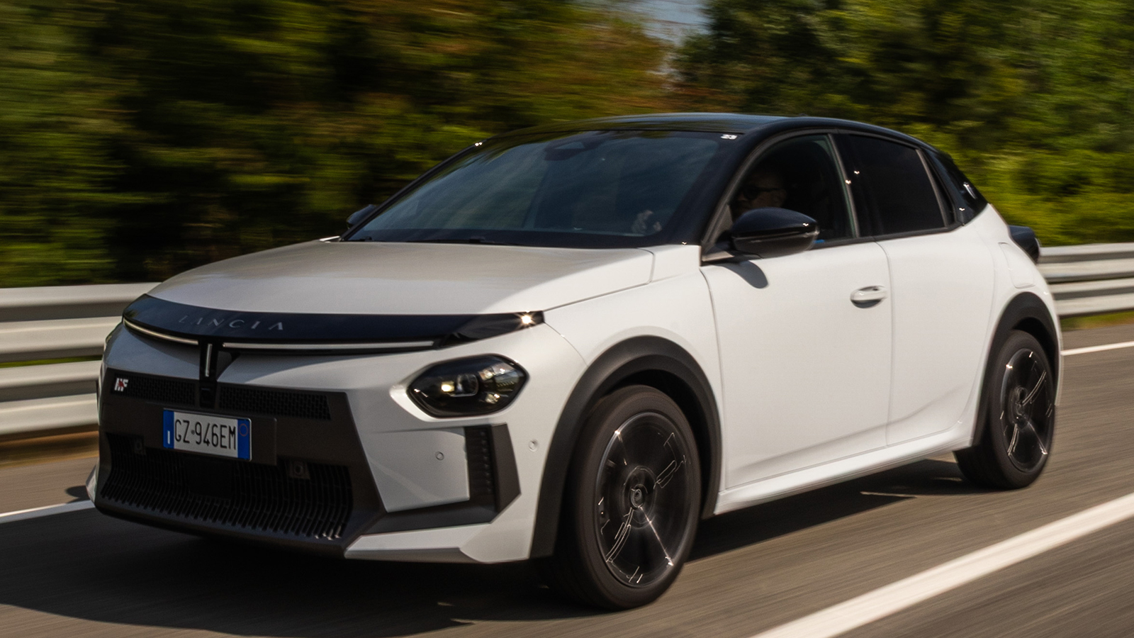 H σπορτίφ Lancia Ypsilon HF Line.