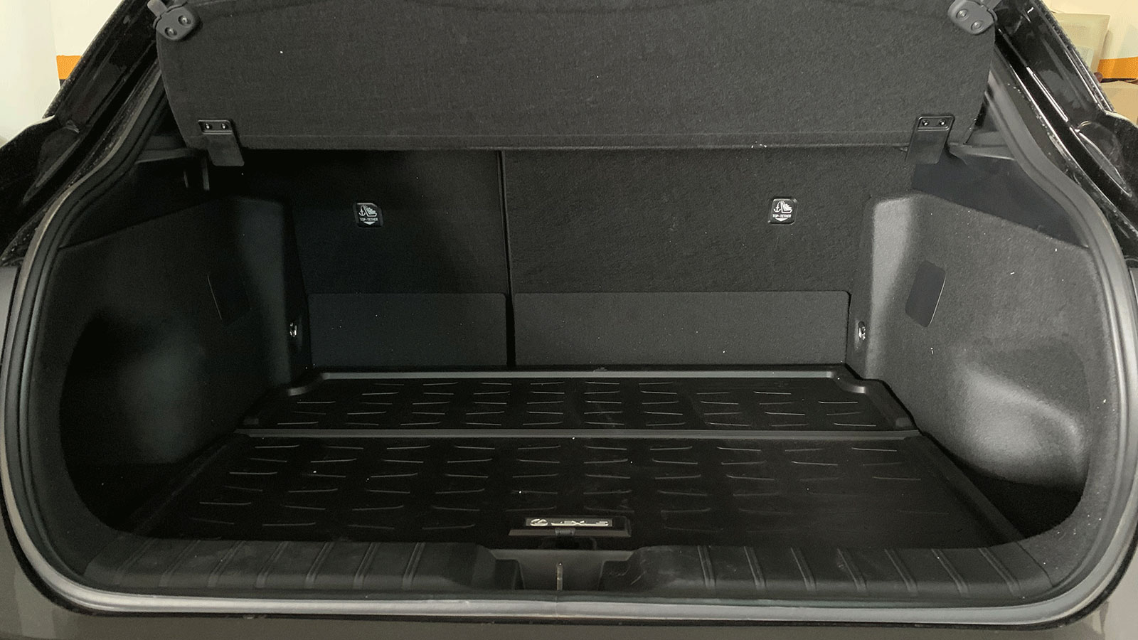 Πόσες βαλίτσες χωράνε στο 4κίνητο Lexus LBX;