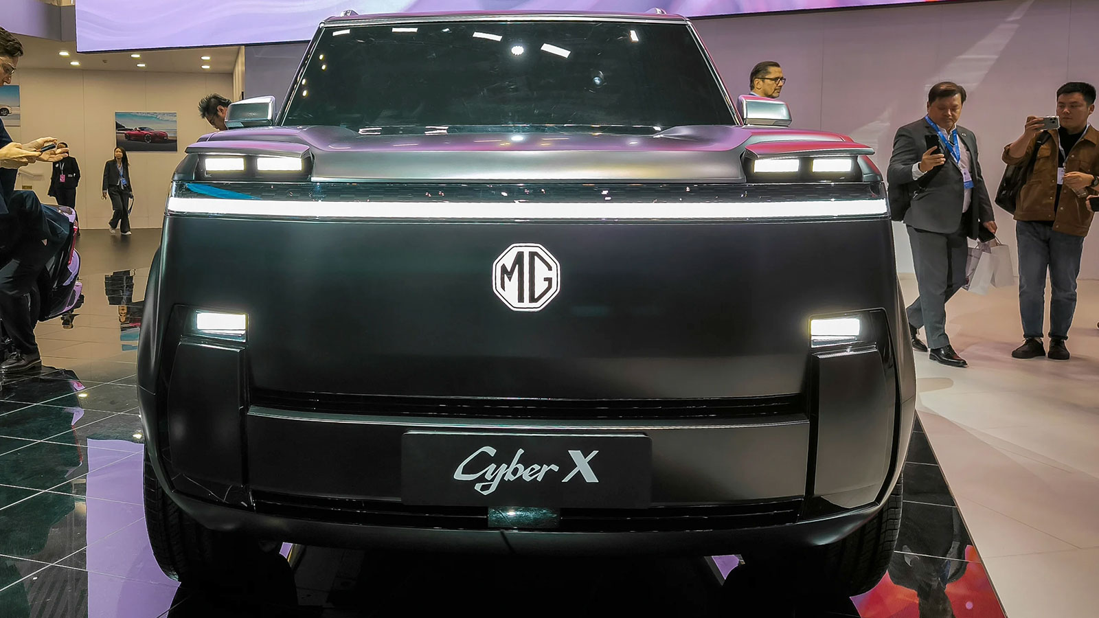 Νέο MG Cyber X: Τετραγωνισμένο SUV με pop-up φώτα α λα Celica