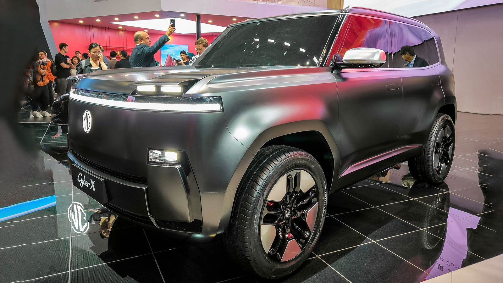 Νέο MG Cyber X: Τετραγωνισμένο SUV με pop-up φώτα α λα Celica