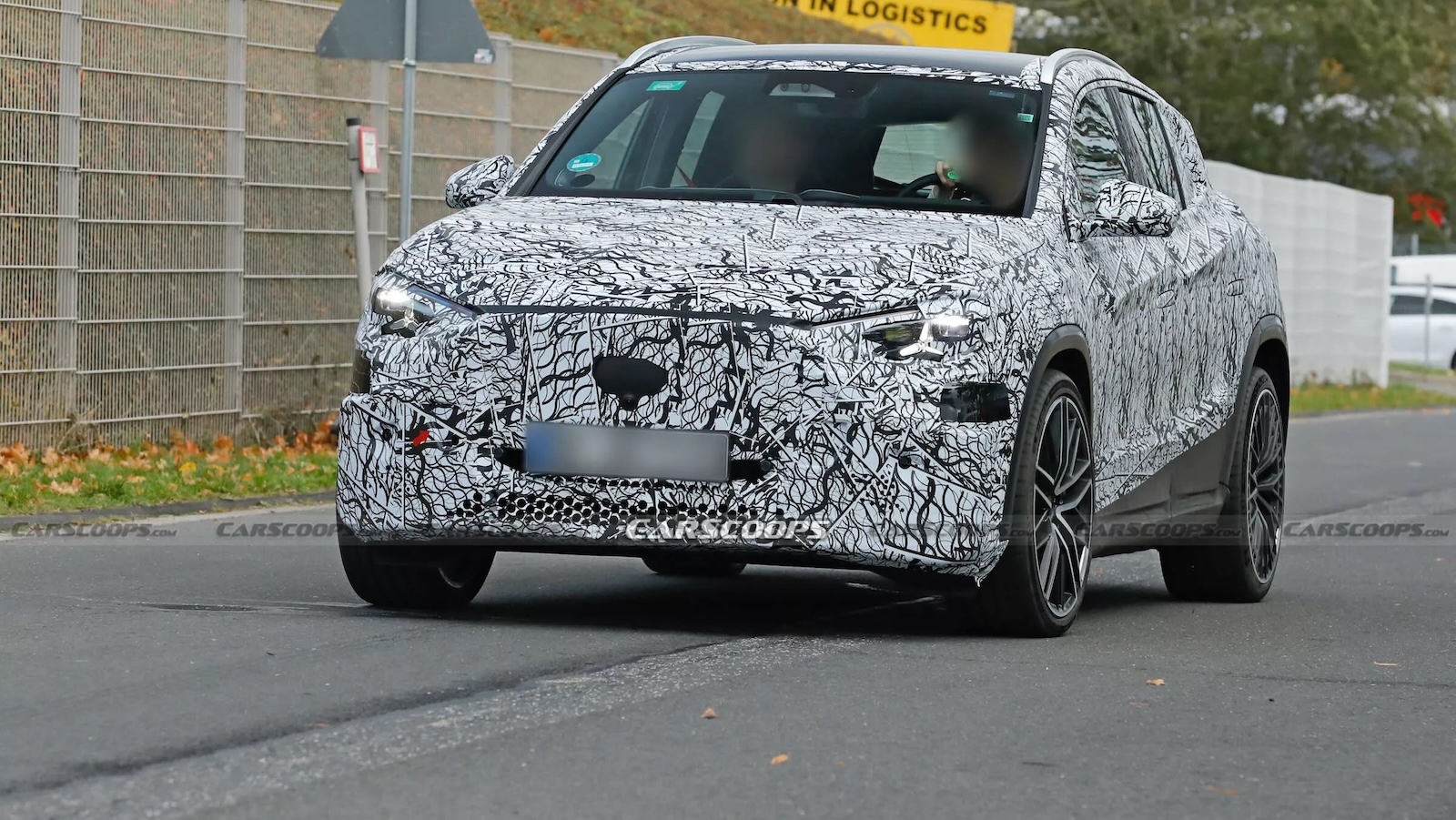 Νέο «όπλο» από AMG: Το νέο GLA της Mercedes ετοιμάζεται με 500 ίππους και drift mode!