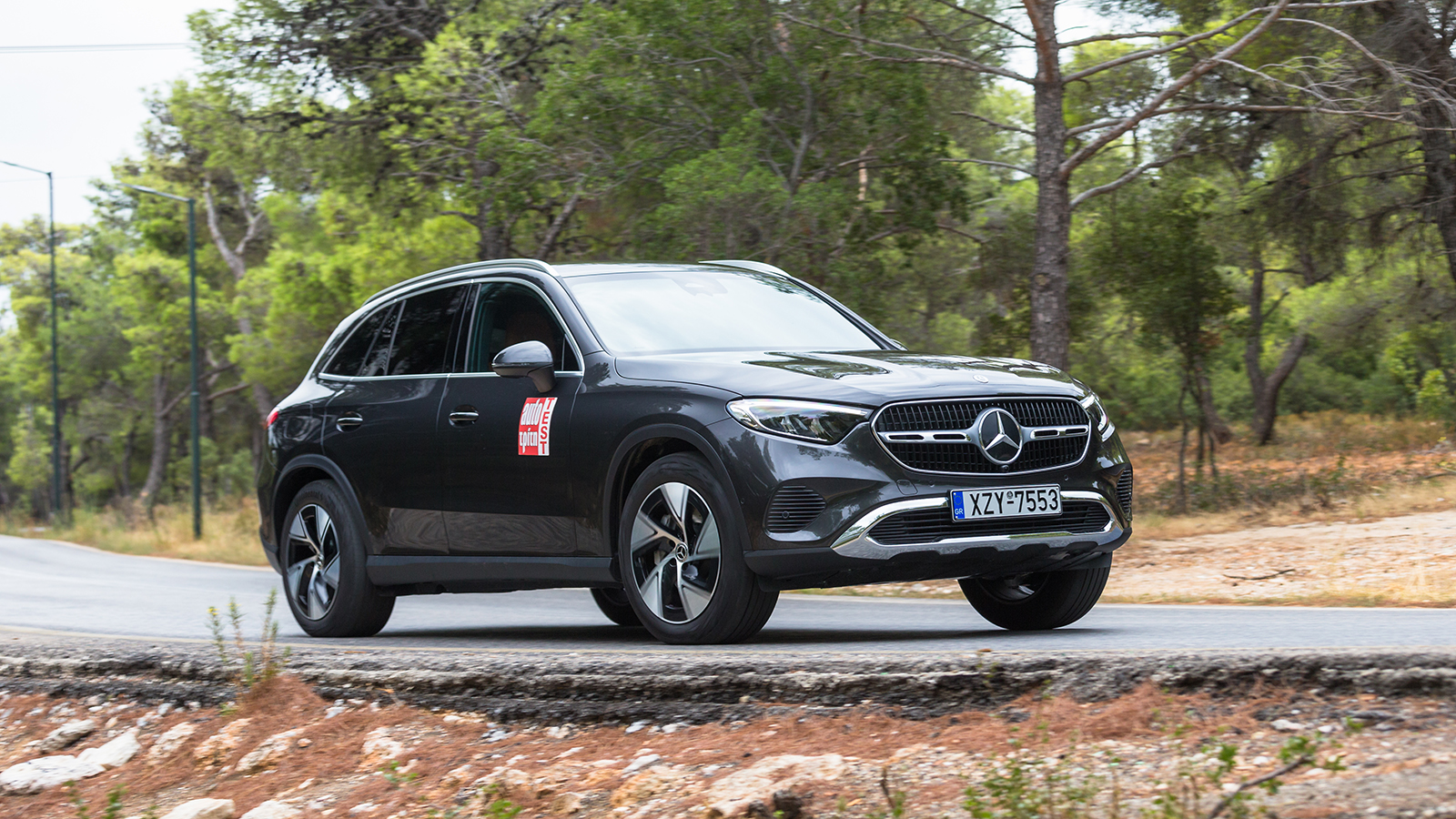 H GLC 300de είναι η έκδοση με diesel κινητήρα και τεχνολογία PHEV στην γκάμα της GLC, η οποία συνδυάζει όλα τα δυνατά στοιχεία του μοντέλου, με κορυφα