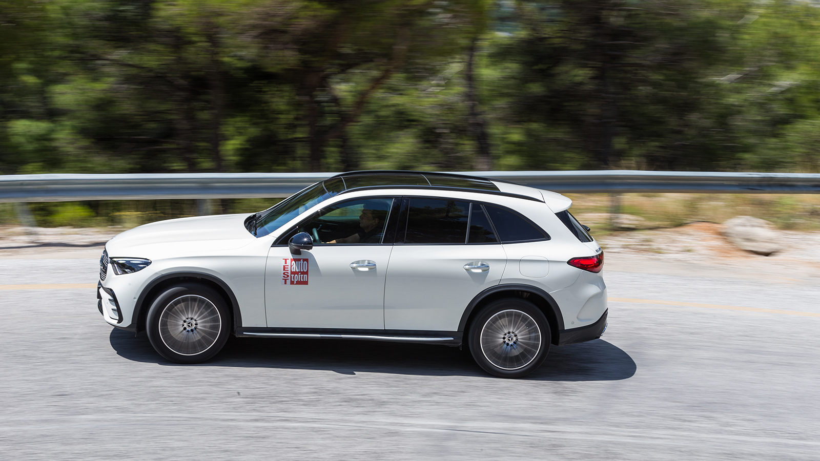 Μέσα στην πλούσια γκάμα της Mercedes GLC, οι Plug-Ιn Hybrid εκδόσεις της έχουν ιδιάζουσα σημασία, αποτελώντας τις πιο αποδοτικές προτάσεις στην μεσαία
