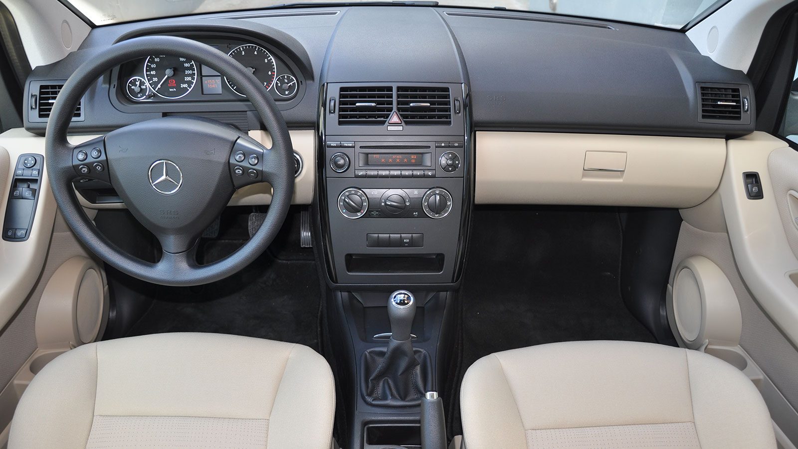 Η A-Class από το 1997 έως και σήμερα αποτελεί την entry level πρόταση στην γκάμα της Mercedes και εξυπηρετεί απόλυτα πετυχημένα αυτόν τον δύσκολο ρόλο
