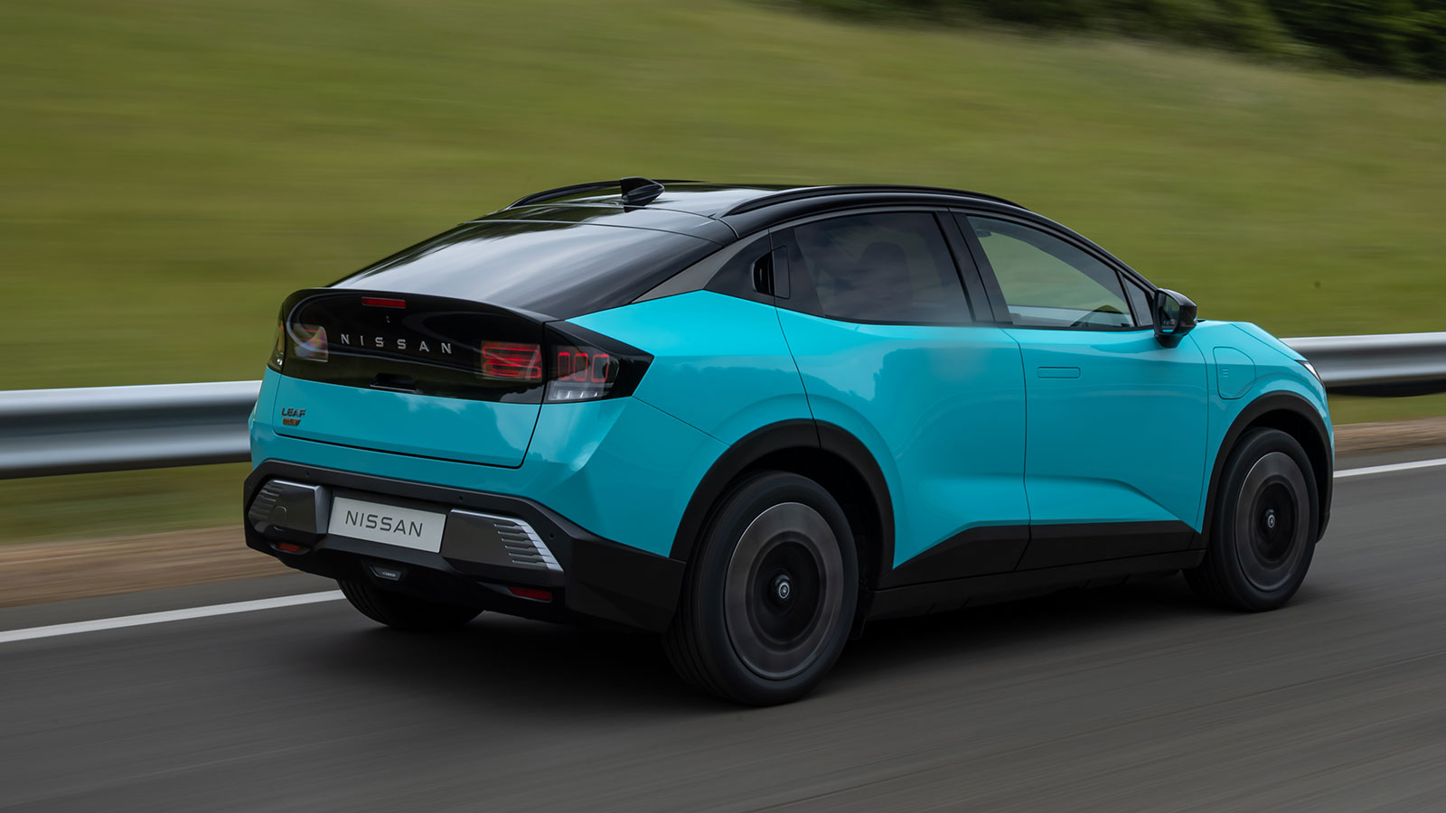 Το νέο Nissan Leaf αλλάζει εντελώς χαρακτήρα και από χάτσμπακ «μετατρέπεται» σε ένα εντυπωσιακό SUV με κουπέ χαρακτήρα.