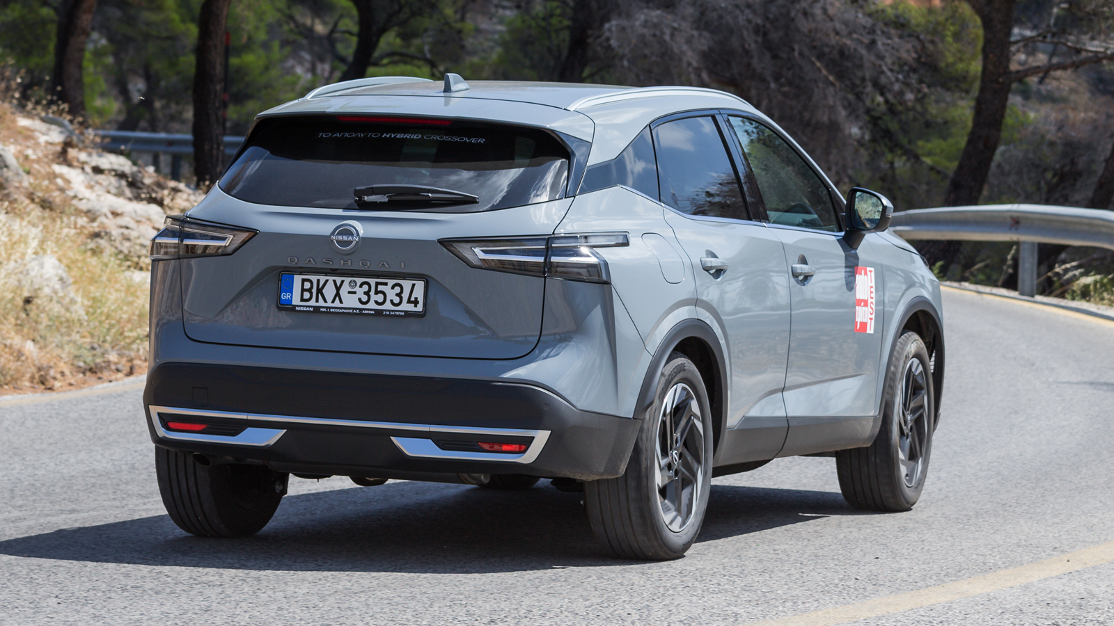 Το τετρακίνητο Qashqai εφοδιάζεται με κινητήρα απόδοσης 158 ίππων και αυτόματο κιβώτιο διπλού συμπλέκτη, με την τετρακίνηση να το καθιστά ως ένα από τ