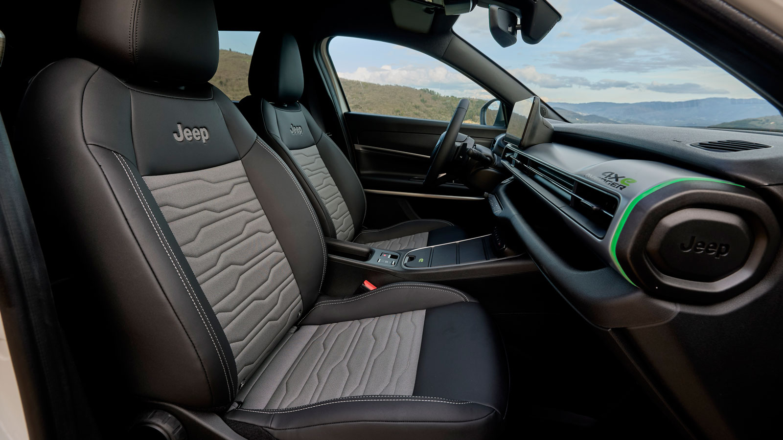 Νέα είναι και η επένδυση των καθισμάτων με αδιάβροχα και πιο ανθεκτικά υφάσματα.