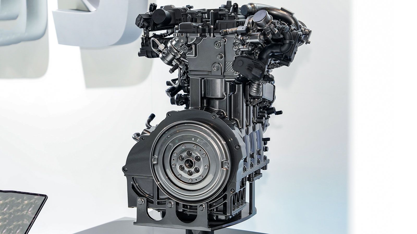 Η εξελιγμένη γενιά των SHS συνόλων της Omoda & Jaecoo, θα έχει θερμική απόδοση 48%, ένα νούμερο που θα φάνταζε ουτοπία μέχρι πριν λίγα χρόνια και αποτ