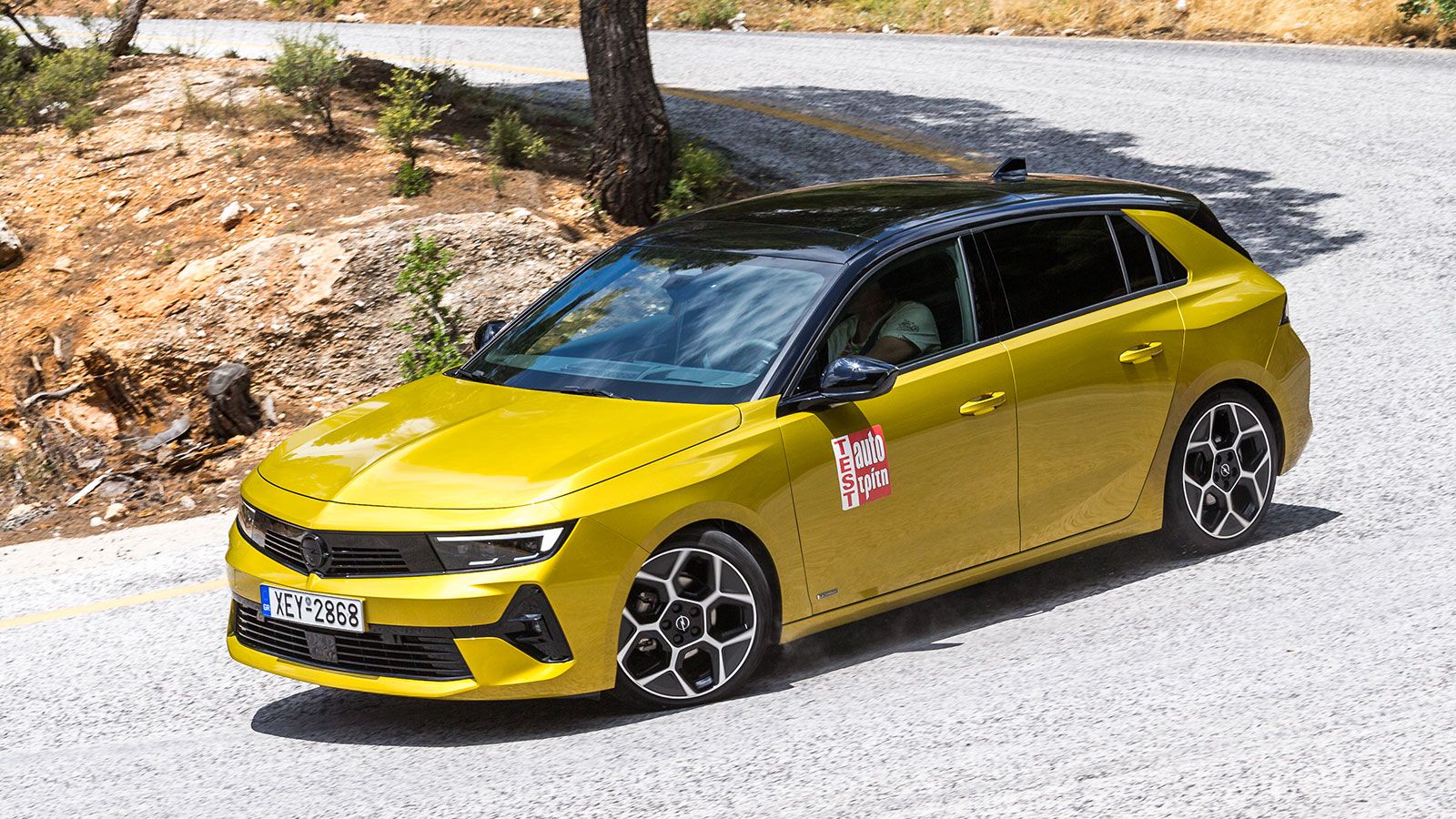 Φωτογραφία του Opel Astra σε στροφή