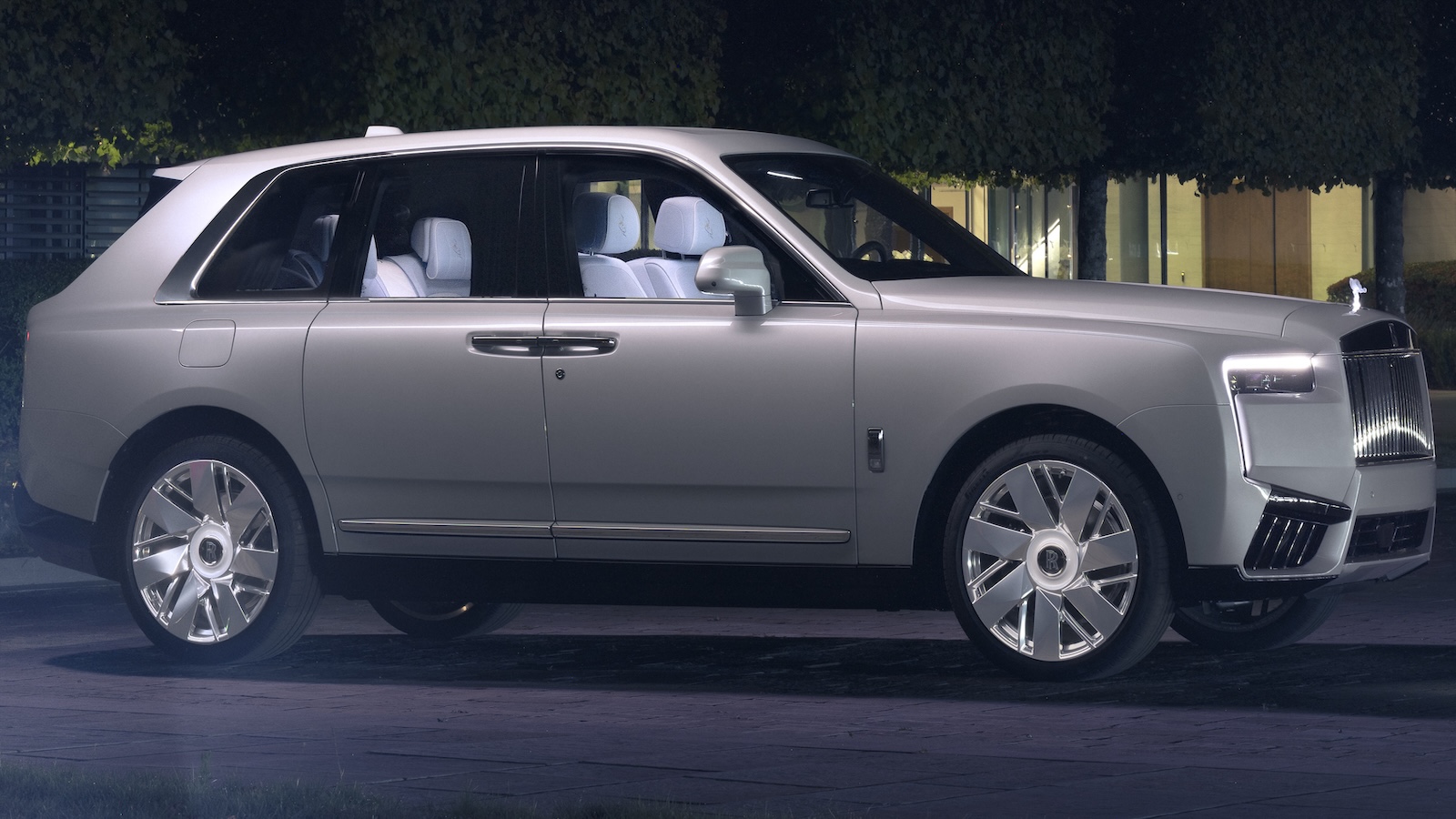 Rolls-Royce Cullinan Cosmos: Ένα one-off που «ζωγραφίζει» τον Γαλαξία