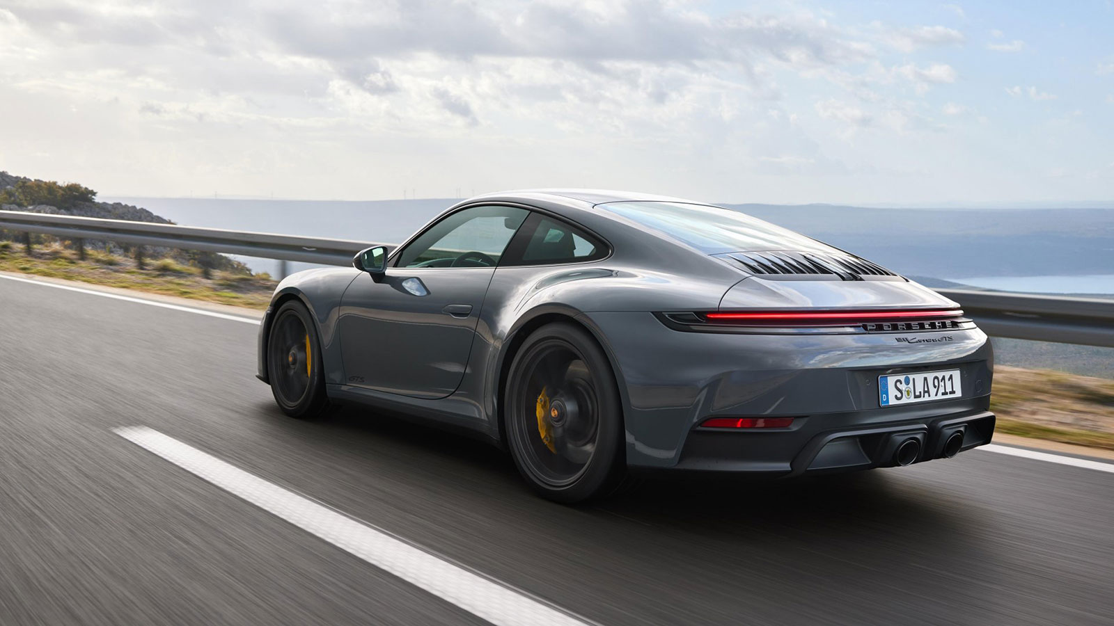 Η Porsche θα λανσάρει την πρώτη υβριδική 911 Turbo S