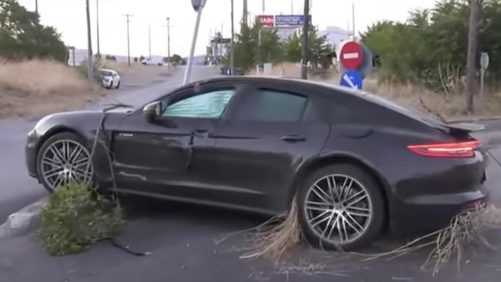 Θεσσαλονίκη: Σοβαρό τροχαίο στη Θέρμη – Δύο τραυματίες, οδηγός Porsche εγκατέλειψε το σημείο